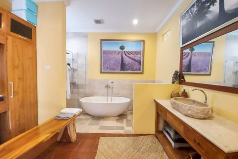 4 bedrooms Villa in South Denpasar, Denpasar, Indonesia No. 10995 21
