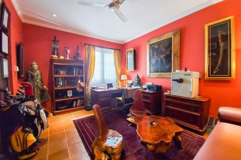 4 bedrooms Villa in South Denpasar, Denpasar, Indonesia No. 10995 8