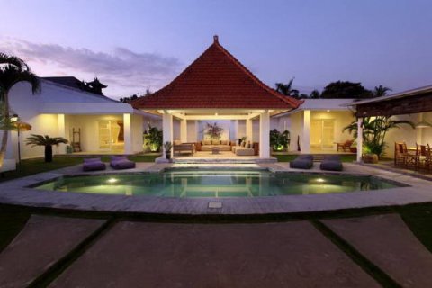 4 bedrooms Villa in Seminyak, Badung, Indonesia No. 1591 3