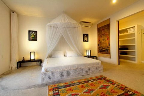 4 bedrooms Villa in Seminyak, Badung, Indonesia No. 1591 12