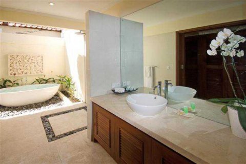 3 bedrooms Villa in Seminyak, Badung, Indonesia No. 1045 16