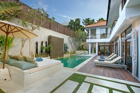 4 bedrooms Villa in Seminyak, Badung, Indonesia No. 1048 1