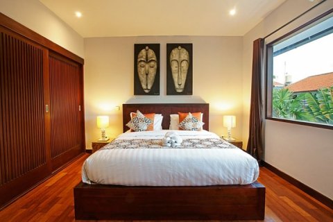 4 bedrooms Villa in Seminyak, Badung, Indonesia No. 1048 23