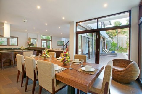 4 bedrooms Villa in Seminyak, Badung, Indonesia No. 1048 13