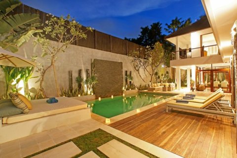 4 bedrooms Villa in Seminyak, Badung, Indonesia No. 1048 5