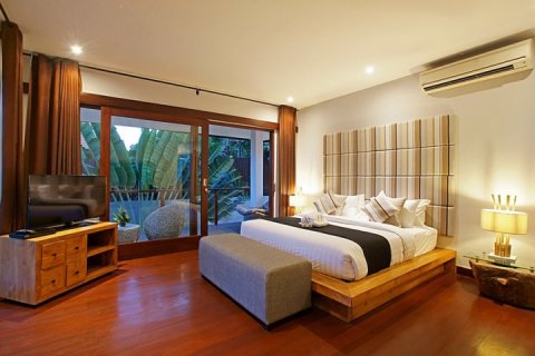 4 bedrooms Villa in Seminyak, Badung, Indonesia No. 1048 19