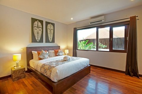 4 bedrooms Villa in Seminyak, Badung, Indonesia No. 1048 25