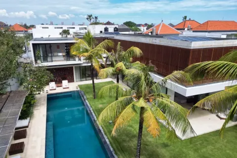 4 bedrooms Villa in Kerobokan, Badung, Indonesia No. 10787
