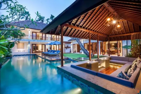 4 bedrooms Villa in Seminyak, Badung, Indonesia No. 10788 4
