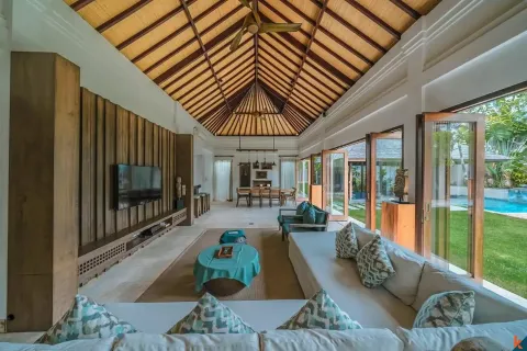 4 bedrooms Villa in Seminyak, Badung, Indonesia No. 10788 8