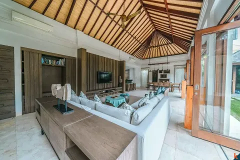 4 bedrooms Villa in Seminyak, Badung, Indonesia No. 10788 9