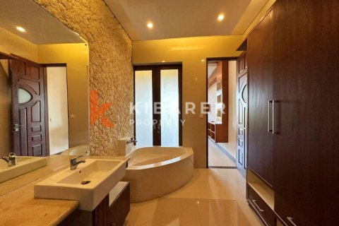 Вилла с 3 спальнями в Легиан, Kuta, Бадунг, Индонезия № 12423 12