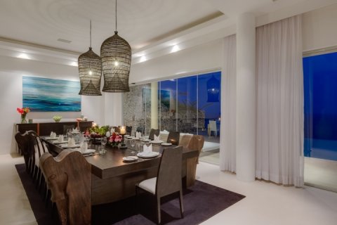 5 bedrooms Villa in South Kuta, Badung, Indonesia No. 612 26