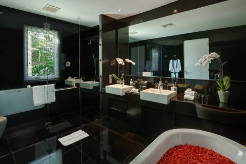 5 bedrooms Villa in South Kuta, Badung, Indonesia No. 612 17