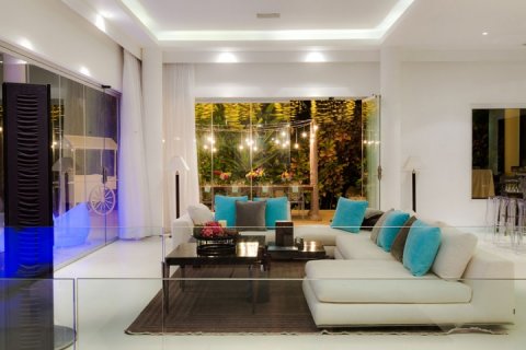5 bedrooms Villa in South Kuta, Badung, Indonesia No. 612 4