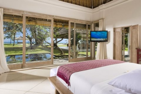 5 bedrooms Villa in Seminyak, Badung, Indonesia No. 611 11