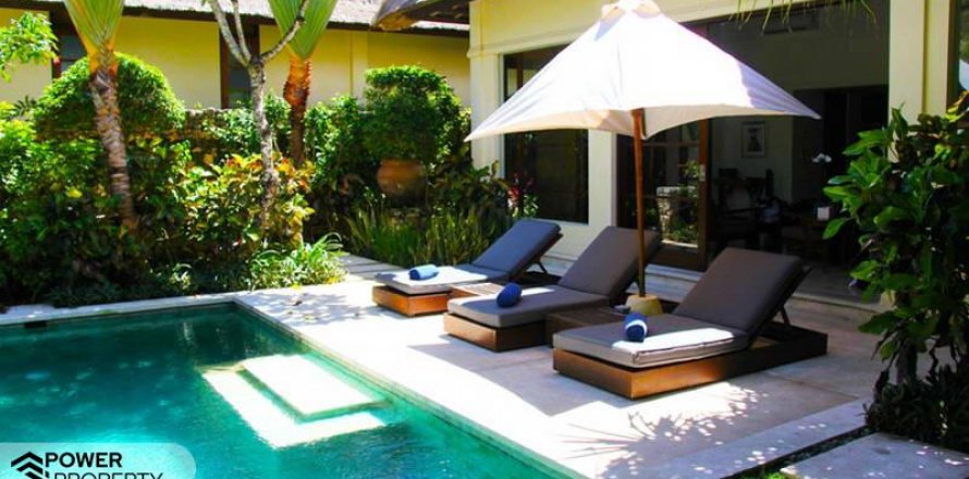 3 bedrooms Villa in South Kuta, Badung, Indonesia No. 9038