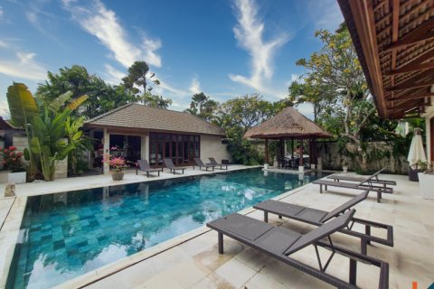3 bedrooms Villa in Kerobokan, Badung, Indonesia No. 10929