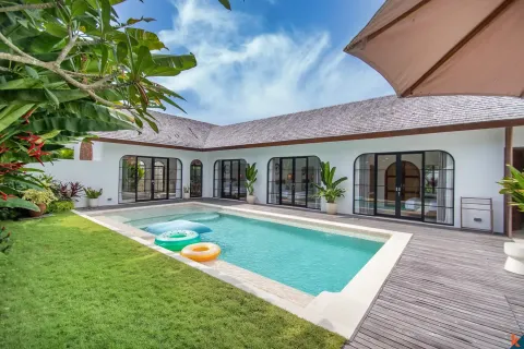 3 bedrooms Villa in South Kuta, Badung, Indonesia No. 10932