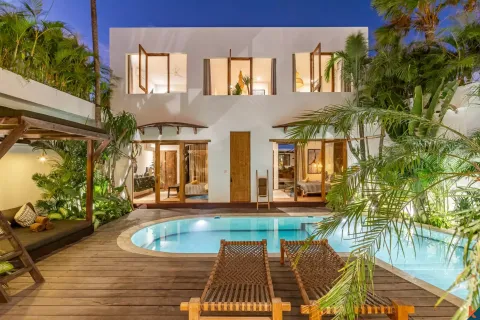 4 bedrooms Villa in Badung, Indonesia No. 10510 3