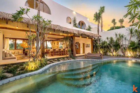 5 bedrooms Villa in Kerobokan, Badung, Indonesia No. 10901