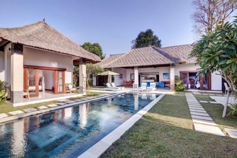 6 bedrooms Villa in Seminyak, Badung, Indonesia No. 782 2