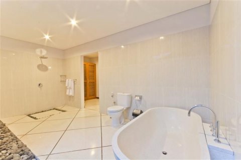 6 bedrooms Villa in Seminyak, Badung, Indonesia No. 782 17