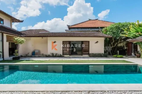 4 bedrooms Villa in Seminyak, Badung, Indonesia No. 11976 4