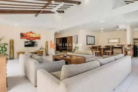 4 bedrooms Villa in Seminyak, Badung, Indonesia No. 11976 9