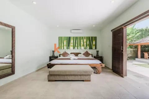 4 bedrooms Villa in Seminyak, Badung, Indonesia No. 11976 11
