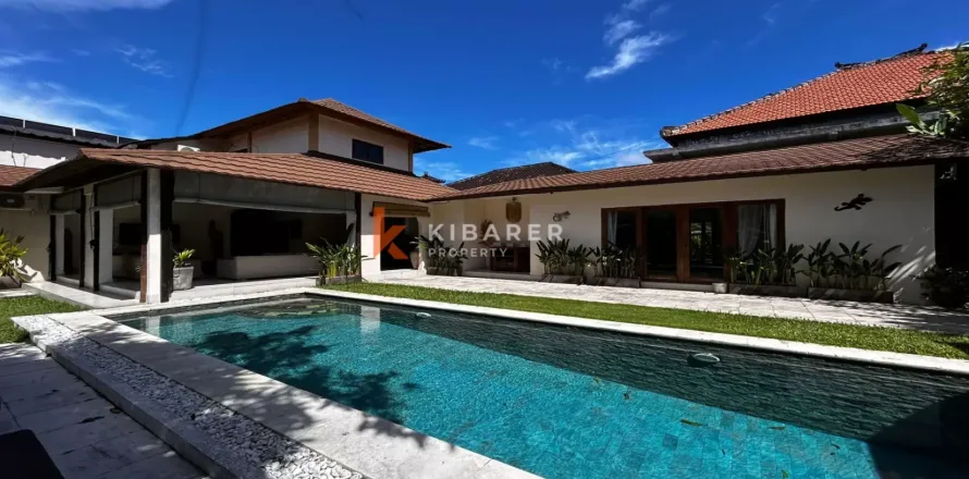 4 bedrooms Villa in Seminyak, Badung, Indonesia No. 11976