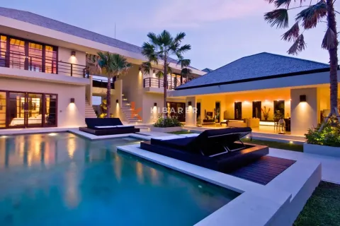 4 bedrooms Villa in Tibubeneng, Badung, Indonesia No. 11980