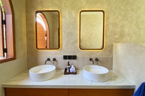 350m2 Villa in Kerobokan, Badung, Indonesia No. 13696 23