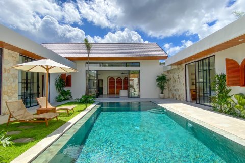 350m2 Villa in Kerobokan, Badung, Indonesia No. 13696 3