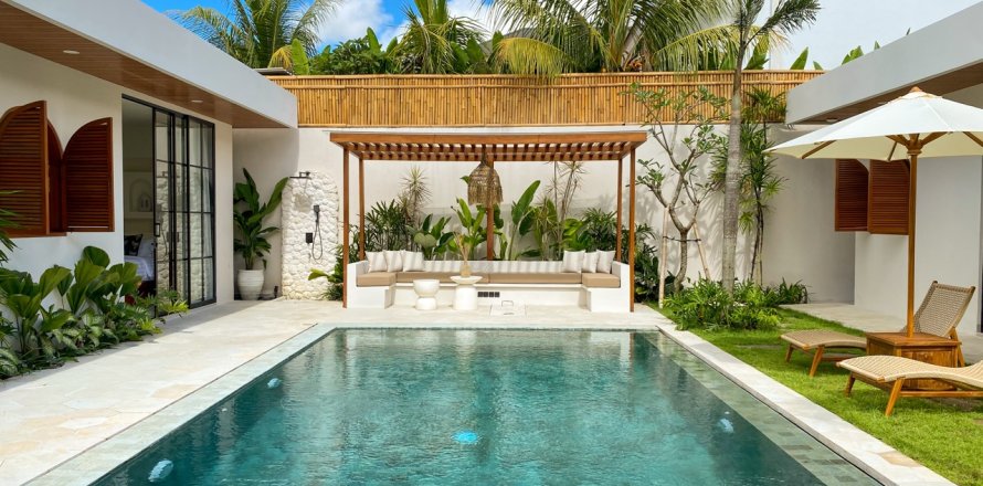 Studio Villa in Kerobokan, Badung, Indonesia No. 13696