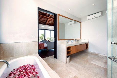 4 bedrooms Villa in South Kuta, Badung, Indonesia No. 1001 19