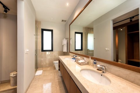 4 bedrooms Villa in South Kuta, Badung, Indonesia No. 1001 24