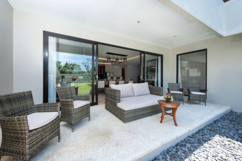 4 bedrooms Villa in South Kuta, Badung, Indonesia No. 1001 12
