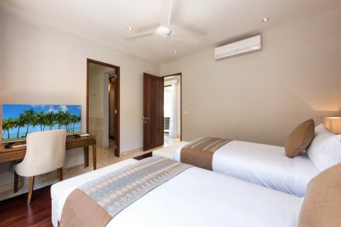 4 bedrooms Villa in South Kuta, Badung, Indonesia No. 1001 22