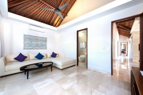 4 bedrooms Villa in South Kuta, Badung, Indonesia No. 1001 11