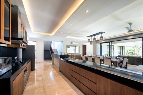 4 bedrooms Villa in South Kuta, Badung, Indonesia No. 1001 7