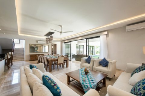 4 bedrooms Villa in South Kuta, Badung, Indonesia No. 1001 8