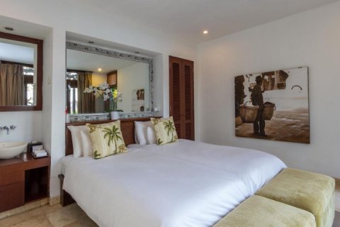 4 bedrooms Villa in South Kuta, Badung, Indonesia No. 999 8
