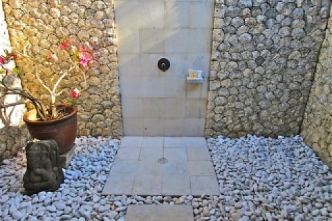 4 bedrooms Villa in South Kuta, Badung, Indonesia No. 999 9