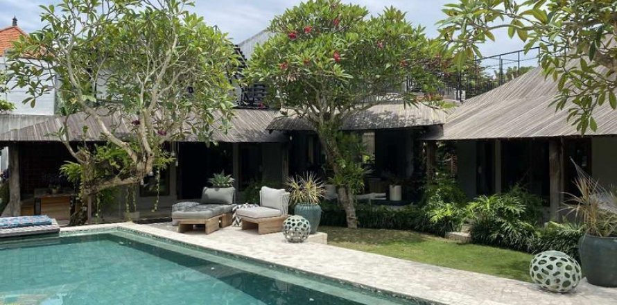 5 bedrooms Villa in Canggu, Badung, Indonesia No. 7654