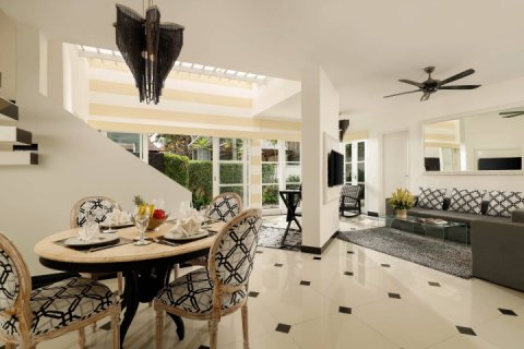 2 bedrooms Villa in Seminyak, Badung, Indonesia No. 8505 2