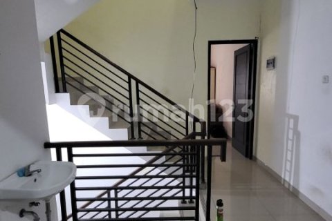 4 bedrooms House in Grogol Petamburan, Jakarta, Indonesia No. 13652 18