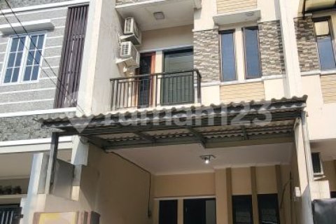4 bedrooms House in Grogol Petamburan, Jakarta, Indonesia No. 13652