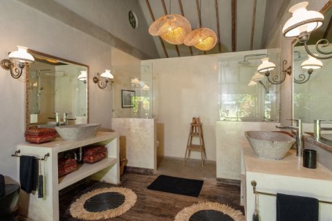 Вилла с 5 спальнями в Seminyak, Бадунг, Индонезия № 1021 24