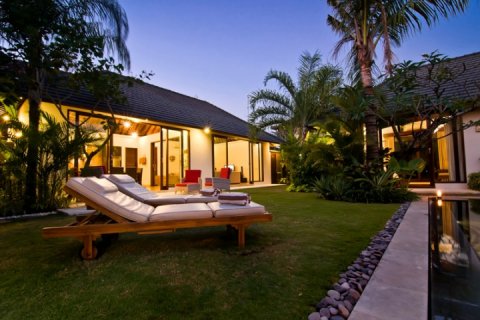 3 bedrooms Villa in Seminyak, Badung, Indonesia No. 1475 4